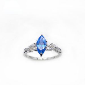 2023 Nuovi gioielli in argento S925 di vendita calda europea e americana Anello da donna con diamanti in pietra preziosa blu semplice e di lusso