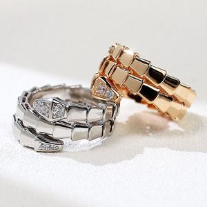Bröllopsringar som säljer 925 Sterling Silver Head och Tail Diamond Snake Ring Women s Fashion Luxury Party Par Present Premium Jewelry 230804