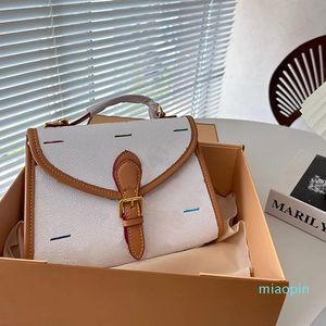 2023 Messenger Shoulder Bag 여성 서류 가방 크로스 바디 백 코팅 된 캔버스 컬러 글자 가죽 스트랩 골든 하드웨어 복고풍 핸드백 지갑 24cm