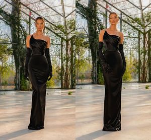 Elegant Plus Size Black Sheath Evening Dresses For Women Strapless Draped Pleats Formal Occasions Pageant Birthday Party Prom Celebrity Gowns with Gloves