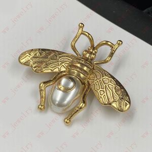 Designer Vintage Brass Pearl Alphabet Bee ins, Brooches, high quality fashion Valentine's Day Christmas gifts