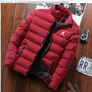 Jaquetas masculinas de inverno 2023 jaqueta acolchoada masculina de meia-idade e jovem tamanho grande leve e fina jaqueta curta acolchoada casaco quente T230804