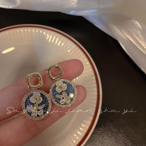Conjunto de diamantes de luxo leve brincos florais temperamento explosivos S925 agulha de prata francês vintage sofisticado brincos de pino feminino