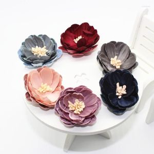 Flores decorativas 10 PCS Pano de Vento de Inverno Coreano Flor de Couro de Seis Garras Acessórios para o Cabelo Roupas para a Cabeça