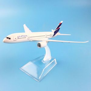 Aircraft Modle 16CM LATAM Airlines metal Diecast aircraft model Airbus airplane model Kids Toys plane children Year/Birthday/Collections 230803