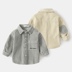 Barnskjorta Corduroy Boys Cardigan Baby Boys Shirts Långärmad skolblus Barn Vit skjorta för småbarn pojkar blus barn toppar hösten 230803