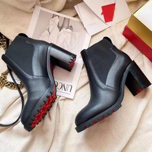 2023S Kvinnor Svart läder Boot Ankle Boots Red Botto High Heels Chunky Heeled Booty Marchacroche Calf Leathers Ankles Booties Platform Gummisulor Size35-43