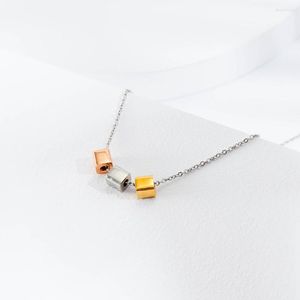 Pendanthalsband Dainty Tri-Color Square Cube Halsband i rostfritt stål tri flytande kuber geometriska minimalistiska