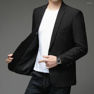 Herrdräkter 2023 Ankomst män svarta blazrar för kontorsföretag dagligen slitage hackad krage back split design outfits manliga klädsel