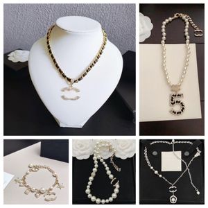 Halsband designer kvinnor pärlhalsband avancerad version france trendig c brev grafisk guld halsband lyx smycken mode coach kanal halsband nyår gåvor