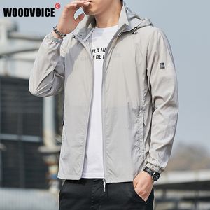 Mens Jackets Men Summer Zip Pockets UV Sun Protection Skin Coats Breathable UltraLight Windbreaker Hooded Outdoor 230804