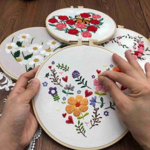 Kinesiska stilprodukter Hjärtform Blomma broderi DIY Nålverk Husverkningsmönster Needlecraft för nybörjare Cross Stitch Artcraft (med R230804