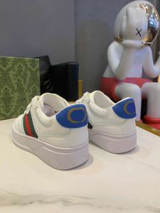 23SS Designer Kids Sneakers Nowe swobodne koronki w górę skórzana marka dziecięcych butów sportowych chłopców rozmiar 24-35 Buty dla niemowląt