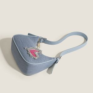 2023 Letni projektant Y2K Denim Canvas Torby Rhinestone Love Heart Rame Bag Diamond Special Design Hobo Burning Hot Under Fabag Impreza