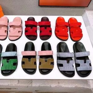 Strand tofflor Summer Classic Luxury Woman Cartoon Slipper Big Head Leather Flat Belt Buckle Sandals Hotel Bath Men Svisbanes Women Designer Shoes Storlek 35-42-45 med låda