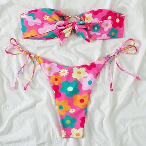 Kvinnors badkläder Sexig blommig bikini Kvinnor rosa stropplösa låga midja badkläder baddräkt 2 stycken baddräkt biqiuni 230803