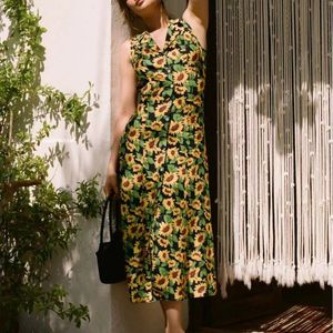 Designer dress French women designer clothing Sunflower printed sleeveless mid length dress with a lapel and single breasted split dress 8