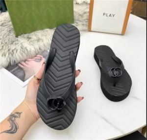 مصمم الأزياء السيدات Flip Flops Simple Youth Slippers أحذية Moccasin مناسبة لصيف الربيع والفنادق الشواطئ في أماكن أخرى 35-42