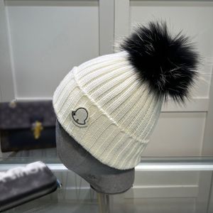 Designers Hat Beanie Hat Donna Uomo Autunno Inverno Warm Wool Fashion Street Caps Filato tinto ricamato Skull Caps Lettera Cotton Hats 12 colori