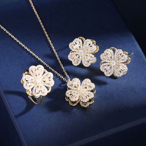 Set di gioielli da sposa CARLIDANA 3pcsSet Collana con ciondolo fiore girevole di lusso per le donne Anello di rilascio dell'ansia Spinning Clover Color oro 230804
