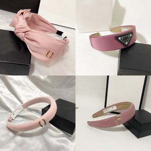 60 Stile Rosa Fasce per le donne Designer Donna Fascia per capelli Doppia lettera Modello Primavera Fascia per capelli Gioielli per capelli Vita quotidiana Accessori per il lavaggio del viso Famiglia Commercio all'ingrosso -2