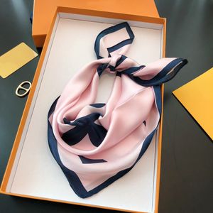 Designer Letter Tryckt Silk Scarf Women's HeadBand Fashion Lång handtag Bag Scarf Paris Axel Bärande bagage pannband