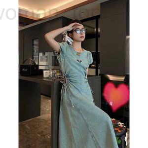 Vestidos casuais básicos Designer P Família 23 Verão Novo Estilo Moda Cintura Oca Design Vestido Denim Magro AWZD