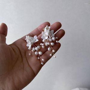 Dingle örhängen sötvatten pärlor bröllop brud vit porslin blommor kvinnor släpp örhängen handgjorda smycken