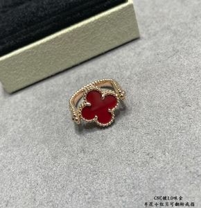 Vintage Cluster Rings Van Brand Designer Copper med 18K Gold Plated Red Four Leaf Clover Charm Ring för kvinnor med Box Party -gåva