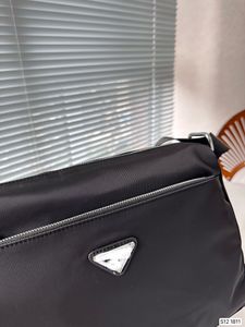 The latest fashion Briefcase, size: 33-21-5