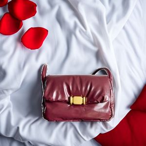 Borsa a tracolla in pelle da donna di design di marca più venduta con materiale morbido Abbinamento alla moda e di fascia alta Consigliato per regali di festa e consegna gratuita