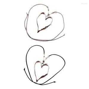 Kedjor E0be Big Heart Pendant Halsband Chokers Oregelbundna ihåliga halsband Alloy Material Smycken för flickor Kvinnor