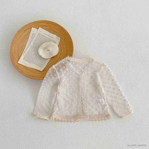 Giacche 0-3 anni Sottile Neonato Hollow-out Cardigan in pizzo a rete Ragazze Estate Fiore Camicie con aria condizionata Ragazzi Bambini Cappotti versatili R230805