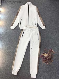 Женские спортивные костюмы дизайнеры женские спортивные костюмы с капюшонами осенние зимние с длинными рукавами с двумя частями набор Jogger Set Ladies Fall Closuit Sweet Swiet Printed Z230810