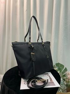 5A kvalitet Ny klassisk designer kvinnor läder handväskor lady svart axel väska crossbody väskor fransade hmessenger tygväska a5015