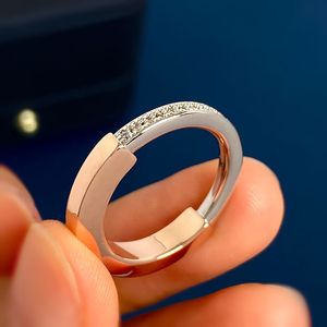 Women Sliver Lock Band Ring Designer Cluster Rings Mens Luxury Gold Jewelry T Woman Brand Promise Ring Nail Couple Rings Jewerly 238053C