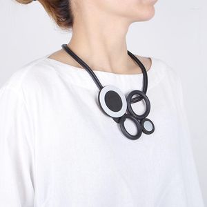 Pendant Necklaces Unique Rubber Choker Necklace Womens Geometric Round Metal Goth Ladies Body Decorations Clothes Accessories