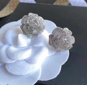 Materiale in ottone di alta qualità 925 orecchini a bottone placcati in argento fascino donna ragazza designer di marca lettera sigillo in acciaio a forma di fiore zircone intarsiato gioielli da sposa orecchino