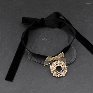 Naszyjniki wisiorek moda Złote Plane Błyskawiczne kryształowe kwiaty dhinestone w wieniec świąteczny Kobiety naszyjnik szyi łańcuchy aksamitne biżuteria choker