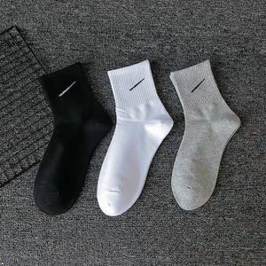 Socken Designer Herrensocken Mode Sport Herrensocken Klassische Hakenmarke Medium Solid Männer Frauen Basketball Atmungsaktive kurze Bootssocke Luxus Sportsocks L2