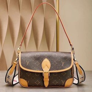 New tote bag Genuine Leather Old Flower Weaving Band Method Stick Bag Classic Postman Bag Single Shoulder Crossbody Underarm Womens Bag clutch handbags