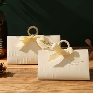 Present Wrap Triangle Wedding Favor Box Chocolate Candy Bag Baby Shower Birthday Gäster Packaging Paper Party Favors Event 230804