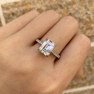 Lüks 925 STERLING Gümüş Nişan Gelinlik Kadınlar İçin Emerald Cut 4ct Simüle Elmas Yüzük Platin Mücevher Kız Hediye