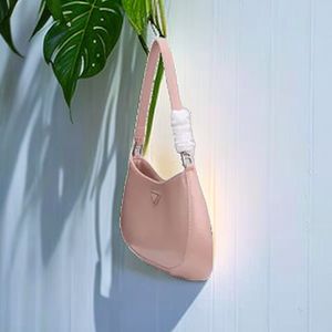 Gráfico de vendas 2023 No.1 Rosa de alta qualidade Couro de vaca feminino Marca de alta qualidade Bolsa de axila com zíper Bolsa de pulso interna Sanduíche Bonita Personalidade Aparência Estilo de moda casual