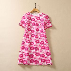 2023 Summer Pink Floral Print 3D Flowers Paneled Dress Kort ärm Runda hals Korta avslappnade klänningar S3G040804 Plus storlek XXL