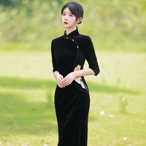 Roupas étnicas Cheongsam Dress Feminino Slim Fit 2023 Primavera Moda Veludo Bordado Emenda Estilo Chinês Retro Preto Vestidos Qipao