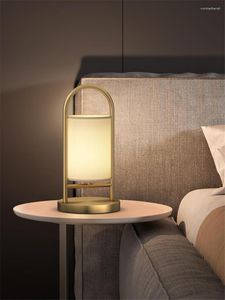 Bordslampor nordiskt guld all-copper lyx modernt enkelt vardagsrum sovrummet sovrum studie tyg lampskärm konst dekor ljus