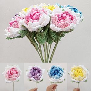 Fiori decorativi Fiore di rosa Imitazione intrecciata a mano all'uncinetto per la simulazione della festa della mamma Mazzo di lavoro a maglia regalo di San Valentino