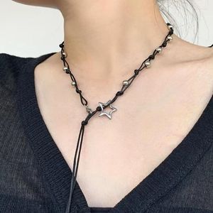 Choker Vintage Design Creative Hollow Pentagramネックレス