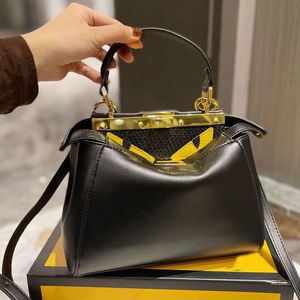 Retro-Strohwebtasche im Unisex-Stil, Leinwanddruckfutter, Klappe, Baguette-Taschen, Damen-Outdoor-Einkaufstasche, Metallrahmen-Schnalle-Handtasche